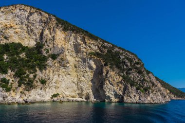 Büyüleyici doğa dağ manzaralı yeşillik ile