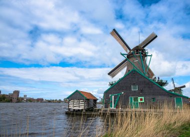 Hollanda eski yel değirmeni