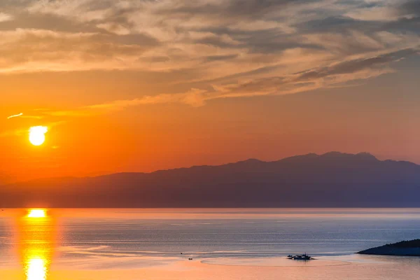 Atemberaubende Aussicht Auf Die Natur Mit Bewölktem Himmel Hintergrund — Stockfoto