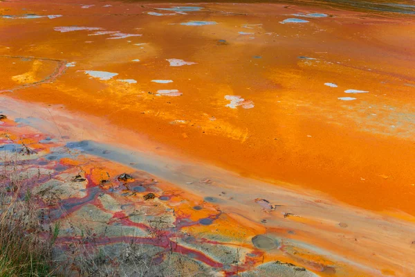 Impresionante Vista Naturaleza Con Río Color Naranja — Foto de Stock