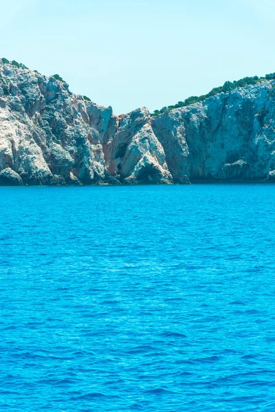 Vista Pitoresca Mar Rochas Céu Azul — Fotografia de Stock