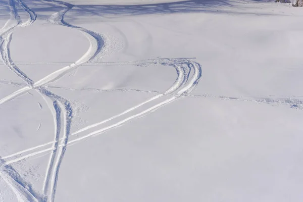 Χιόνι Καλυμμένο Τοπίο Λόφο Μονοπάτια Σκι — Φωτογραφία Αρχείου