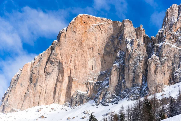 Vista Incrível Montanha Coberta Com Neve Fofa — Fotografia de Stock