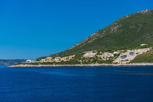 Büyüleyici doğa dağ manzaralı yeşillik ile