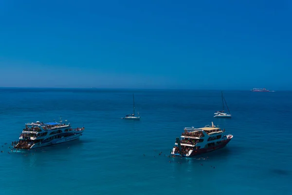 Fascinante Vue Sur Océan Nature Avec Des Navires Pleins Personnes — Photo