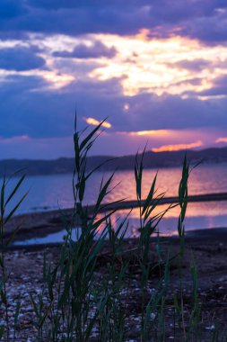 Bulutlu gökyüzü arka plan şaşırtıcı doğa manzaralı