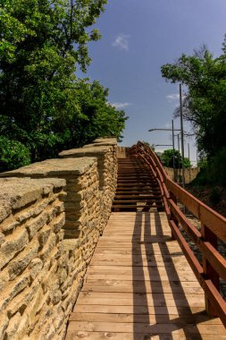 Eski Deva kalesi, kale