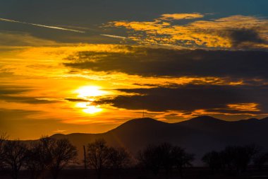 Bulutlu gökyüzü arka plan şaşırtıcı doğa manzaralı
