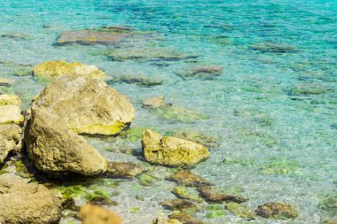 Mavi lagün büyüleyici doğa manzaralı