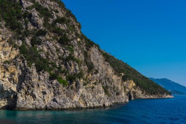 Büyüleyici doğa dağ manzaralı yeşillik ile