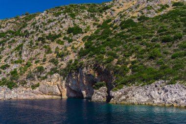 Büyüleyici doğa dağ manzaralı yeşillik ile