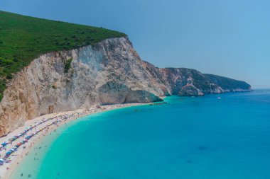 Mavi lagün ile büyüleyici doğa kayalık görünümü