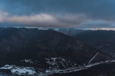 Bulutlu gökyüzü arka plan şaşırtıcı doğa manzaralı