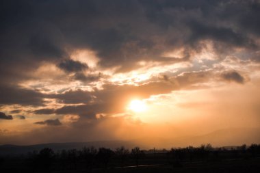Bulutlu gökyüzü arka plan şaşırtıcı doğa manzaralı