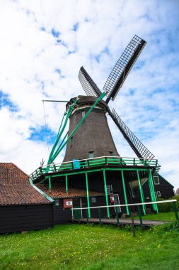 Hollanda eski yel değirmeni