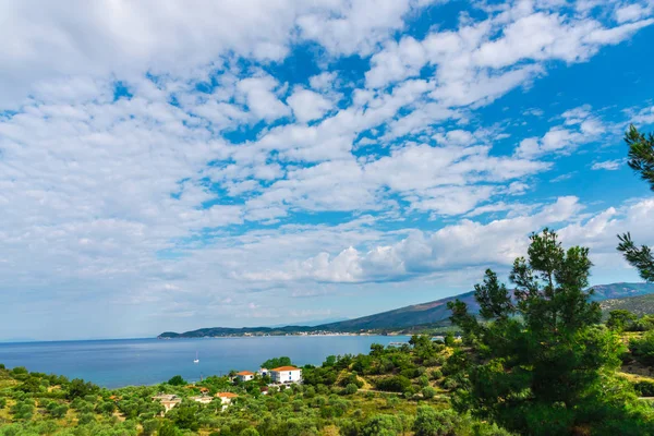 Incredibile Vista Sulla Natura Con Sfondo Cielo Nuvoloso — Foto Stock