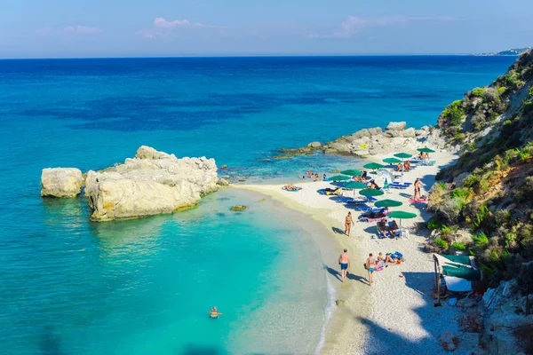 Vista Fascinante Beira Mar Com Lagoa Azul Vegetação — Fotografia de Stock