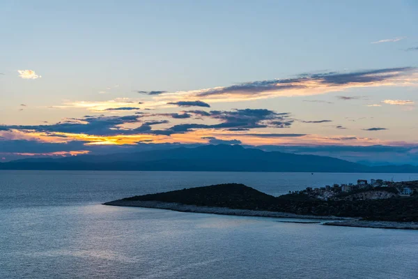 Atemberaubende Aussicht Auf Die Natur Mit Bewölktem Himmel Hintergrund — Stockfoto