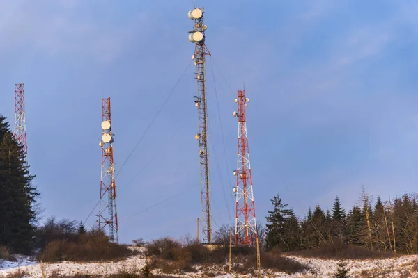 Erővonalak Mező Közelében Erdő — Stock Fotó