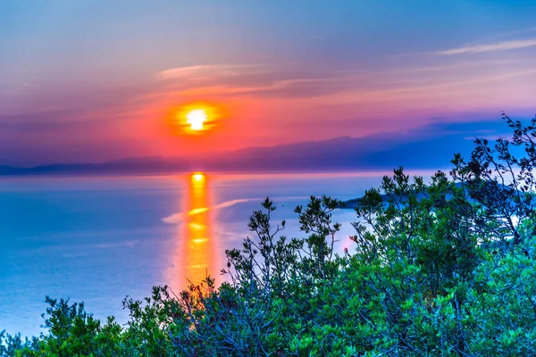 Atemberaubende Aussicht Auf Die Natur Mit Bewölktem Himmel Hintergrund — Stockfoto