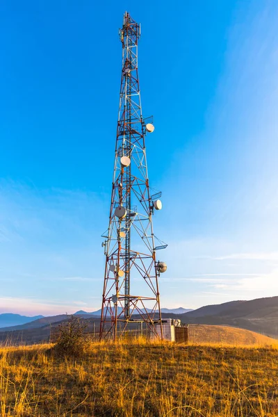 Torre Potenza Alta Tensione Con Cielo Blu — Foto Stock