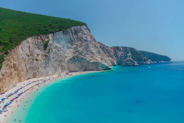 Mavi lagün ile büyüleyici doğa kayalık görünümü
