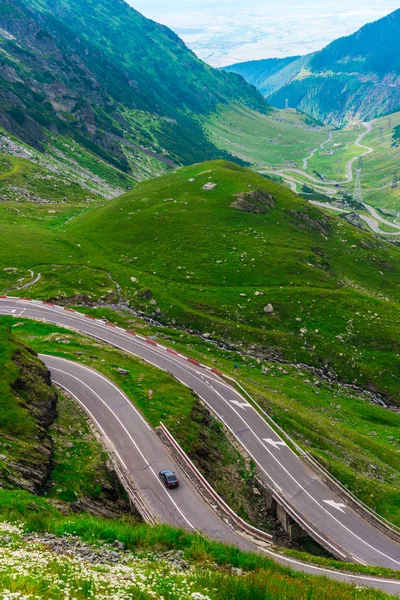 Fascinerende Natuur Bergzicht Met Groen Blauwe Bewolkte Hemel — Stockfoto