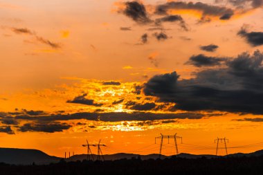 Bulutlu gökyüzü arka plan şaşırtıcı doğa manzaralı
