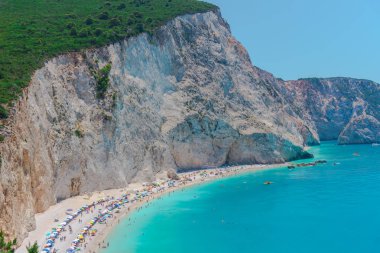 Büyüleyici doğa dağ manzaralı yeşillik ile