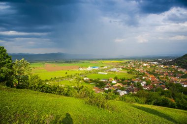 Bulutlu gökyüzü arka plan şaşırtıcı doğa manzaralı