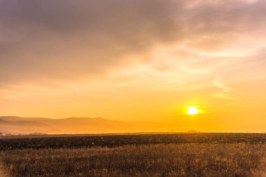 Bulutlu gökyüzü arka plan şaşırtıcı doğa manzaralı