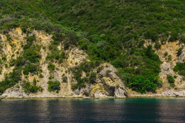 Büyüleyici doğa dağ manzaralı yeşillik ile
