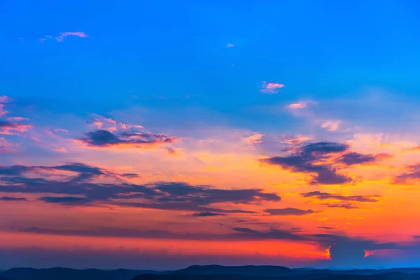 Atemberaubende Aussicht Auf Die Natur Mit Bewölktem Himmel Hintergrund — Stockfoto