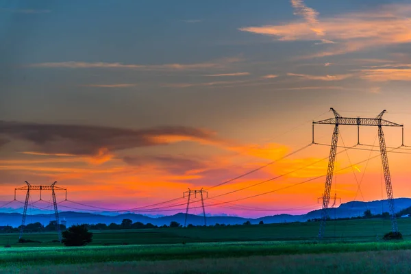 Cielo Atardecer Dramático Con Torres Eléctricas Colinas — Foto de Stock