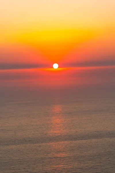 Coucher Soleil Incroyable Coloré Sur Fond Mer Calme — Photo