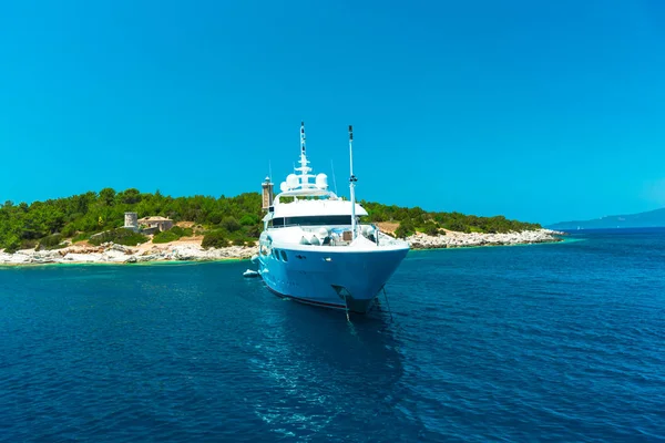 White Yacht Ship Moored Sea Coast — Stock Photo, Image