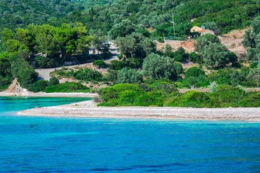 Büyüleyici doğal mavi deniz manzaralı 