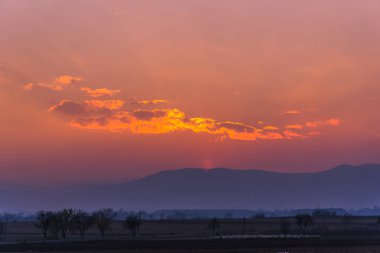 Bulutlu gökyüzü arka plan şaşırtıcı doğa manzaralı