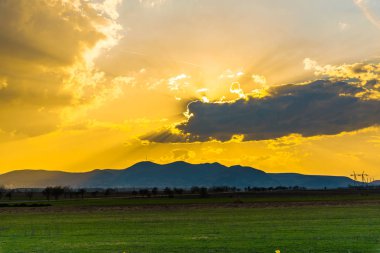 Bulutlu gökyüzü arka plan şaşırtıcı doğa manzaralı