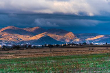 Bulutlu gökyüzü arka plan şaşırtıcı doğa manzaralı