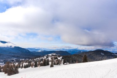 Bulutlu gökyüzü arka plan şaşırtıcı doğa manzaralı
