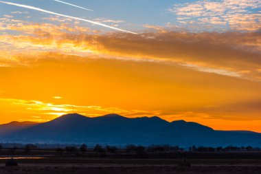 Bulutlu gökyüzü arka plan şaşırtıcı doğa manzaralı