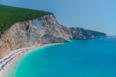 Mavi lagün ile büyüleyici doğa kayalık görünümü