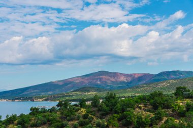 Bulutlu gökyüzü arka plan şaşırtıcı doğa manzaralı