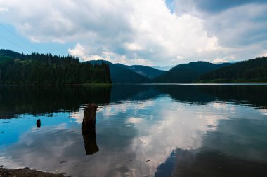 Büyüleyici doğal mavi deniz manzaralı 