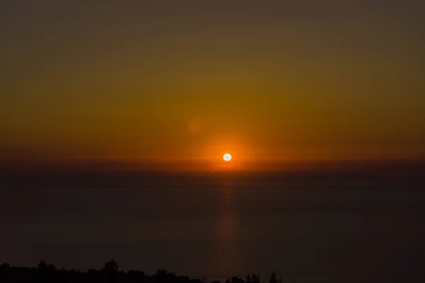 Färgsprakande Fantastisk Solnedgång Ganska Havet Bakgrund — Stockfoto