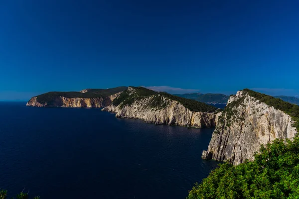 Büyüleyici doğa dağ manzaralı yeşillik ile