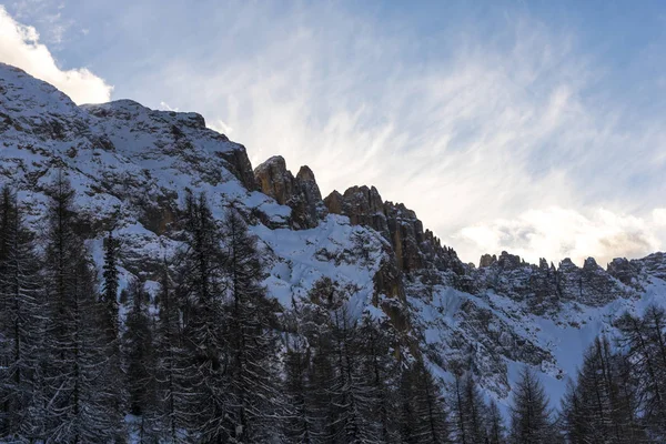 Úžasný Výhled Hory Pokryté Měkký Sníh — Stock fotografie