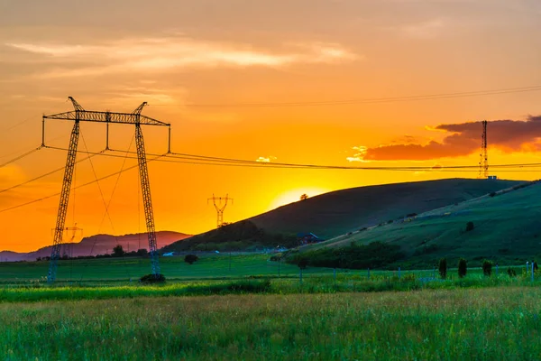 Cielo Atardecer Dramático Con Torres Eléctricas Colinas — Foto de Stock