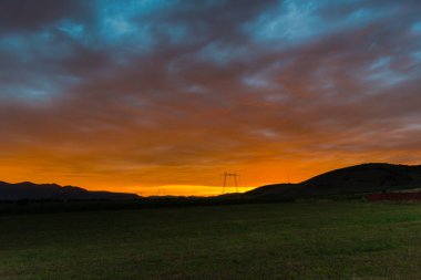 Bulutlu gökyüzü arka plan şaşırtıcı doğa manzaralı
